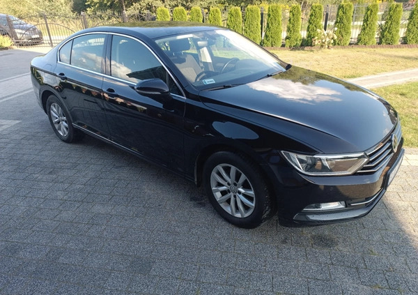 Volkswagen Passat cena 67000 przebieg: 105000, rok produkcji 2018 z Przasnysz małe 56